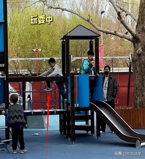 秋瓷炫回北京儿子不欢迎,瘦成皮包骨公公给买小笼包,秋拥抱感谢