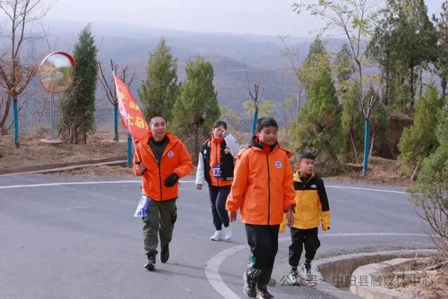 中阳县职工徒步登山比赛成功举办