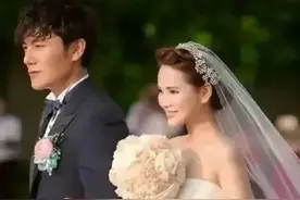 伊能静参加国庆招待会受网友怒赞，大s若不离婚可能也会被邀约！图片