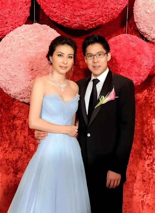 霍震霆没想到	，自己千辛万苦给霍启刚找的媳妇，竟狠狠“拿捏”他