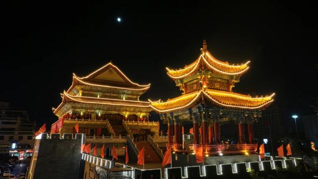 月圆，云南