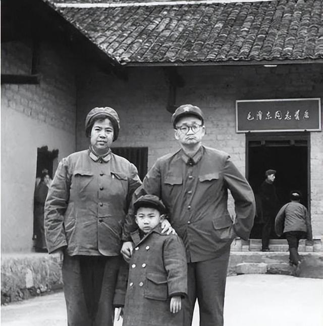 毛主席唯一活下来的儿子毛岸青，晚年到底享受什么待遇呢？