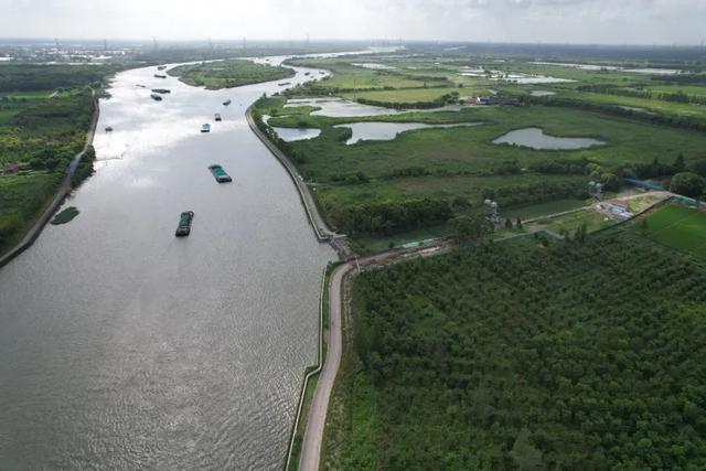 冈身与上海方志中的历史水系河道