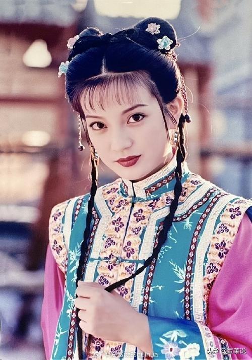 面相又变了！49岁赵薇广东吃饭，又老又瘦没架子，却再无回头路走