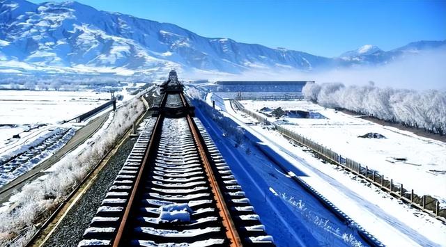 中国又一超级工程！砸3600亿在世界屋脊玩过山车，堪称基建天花板