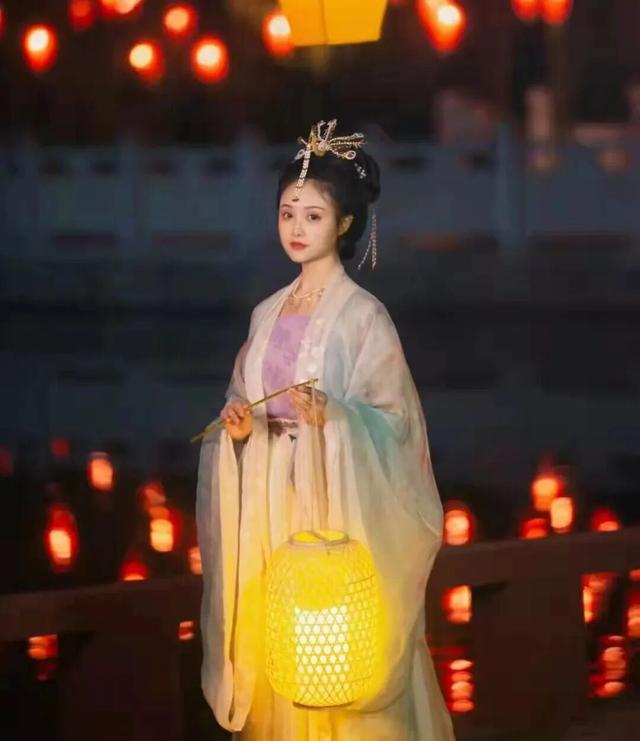 秋意灞陵桥 | 汉服半价游！这份心意等您来签收~