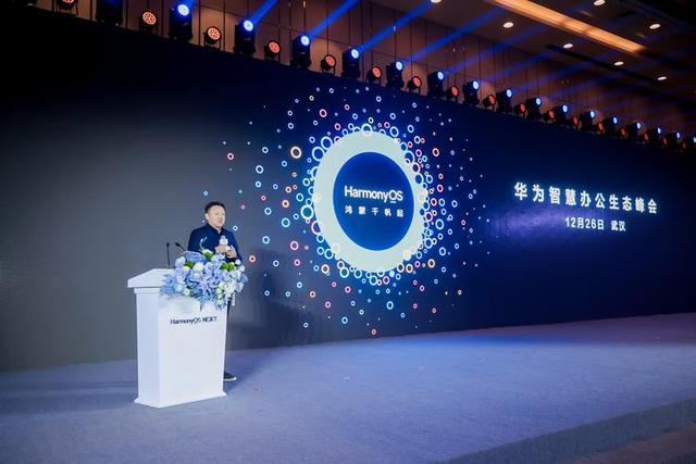 全球竞争拼生态，欧美用芯片算法卡脖子	，中国靠科技赋能消费破局