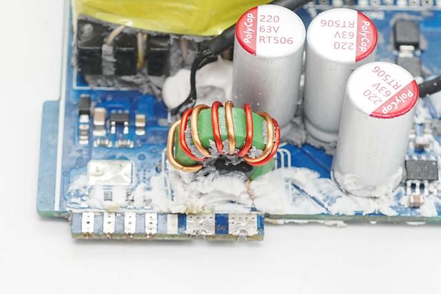 业界首款满血版PD3.1快充，绿联500W氮化镓充电器拆解