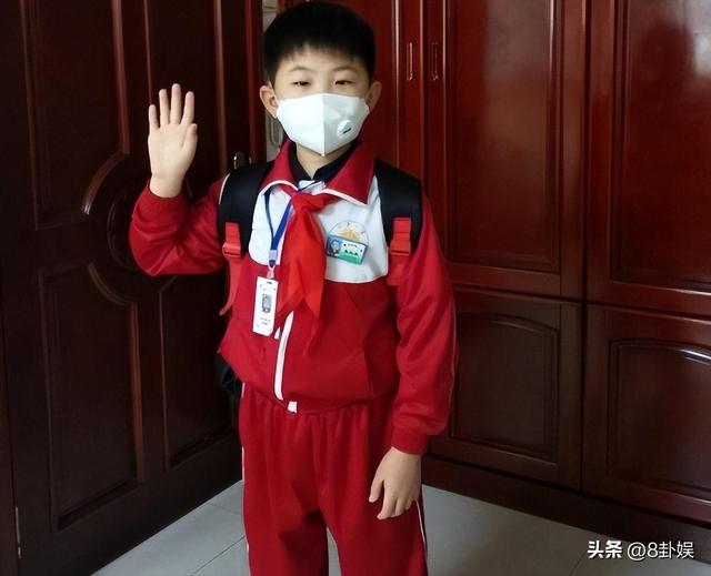 3岁上央视，5岁登春晚，7岁就年薪百万，没想到现在却成了这样子