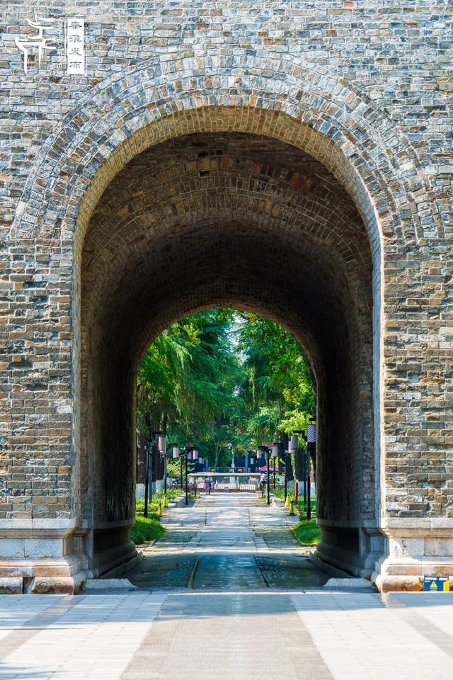 秦淮佳境中的几何美学｜午朝门公园