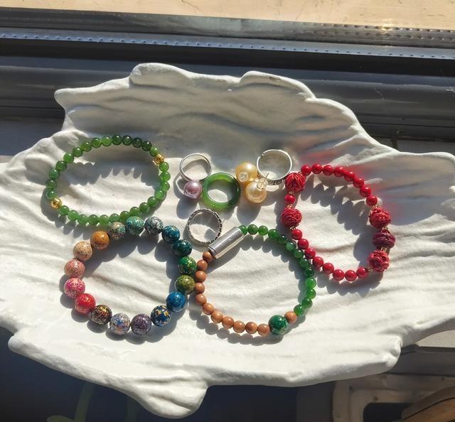 狠心扔掉近万元首饰，发现：这6种首饰，越戴越难受，千万别买