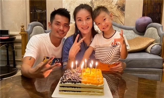 李泽楷被她迷得神魂颠倒	，林丹为她不顾妻儿，她究竟有什么魅力？