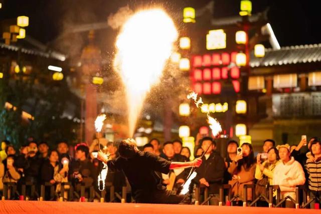 藏不住了！烟火、灯会、非遗秀……山东古城这次惊艳全网！