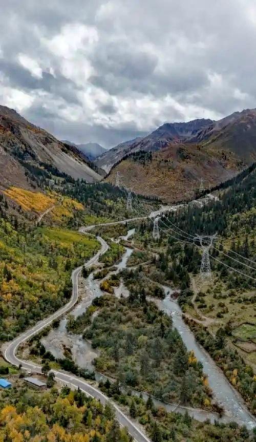 昌都•洛隆，神山景色优美，动植物资源丰富