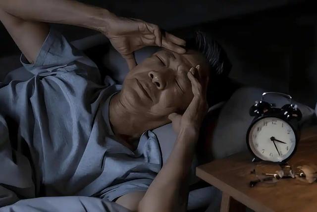 蜂蜜水成为关注中心！医生发现：睡前喝蜂蜜水，或有3种神奇效果