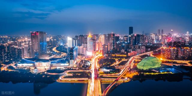 辽宁省下一个“大连”，不是鞍山也不是营口，而是这座低调的城市