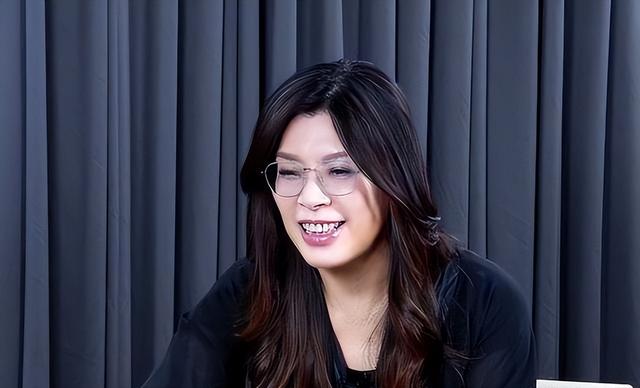 郑丽文不装了？国台办回应武统后，郑丽文宣称：绝不放弃武力保台