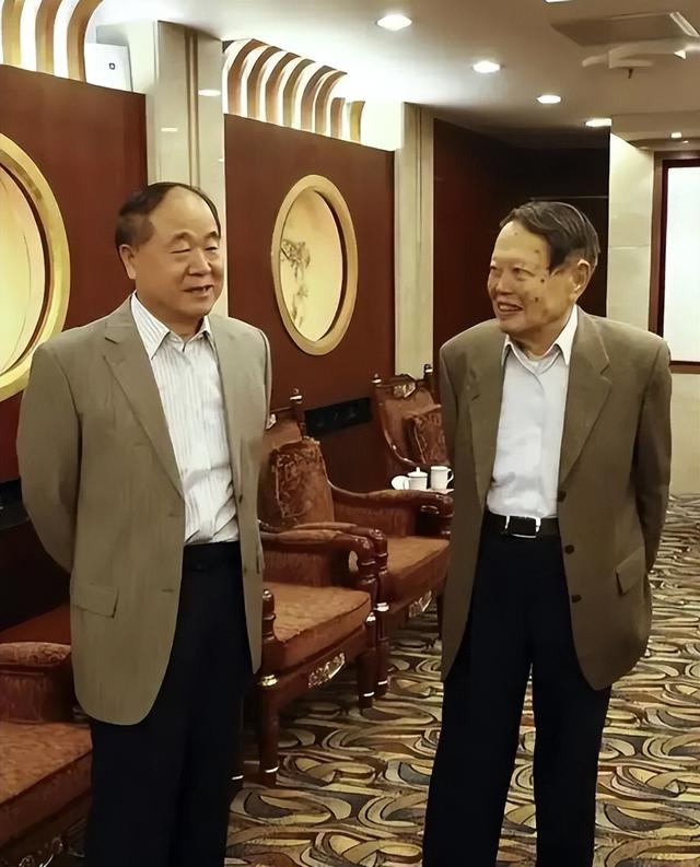 翁帆没想到，人情世故、江湖地位在杨振宁告别仪式上体现淋漓尽致