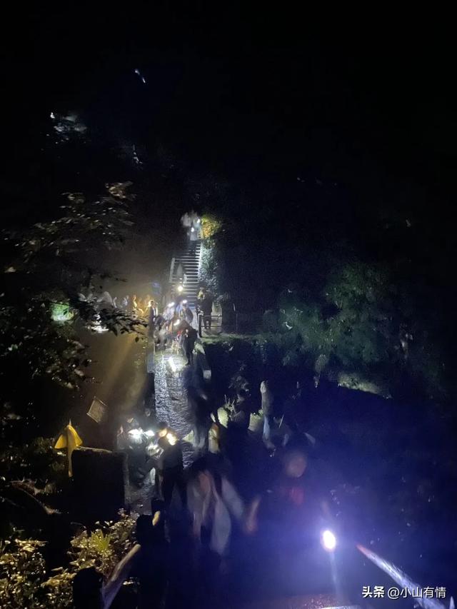国庆节爬峨眉山:旧地重游,物是人非(上)