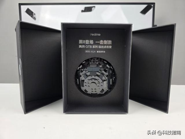 别再堆料了！真我GT8 Pro用黑八撕开同质化铁幕