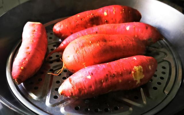 李兰娟直言：天冷经常吃蒸红薯的人，不用几个月，身体或有5变化
