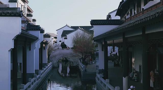 云南有大海的沙滩的城市，昆明动车1小时直达，四季如春度假小城