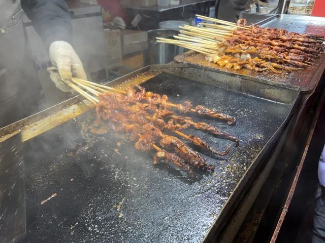 快来东胜青铜文化广场街！16天美食狂欢 + 8天巡游，氛围感拉满！