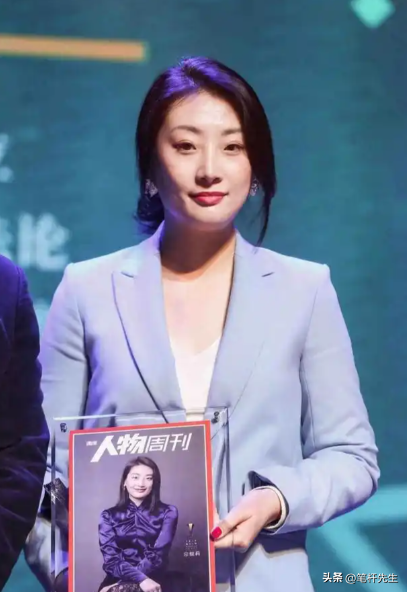同样是宗庆后的基因，43岁宗馥莉和27岁宗婕莉，差距却很明显
