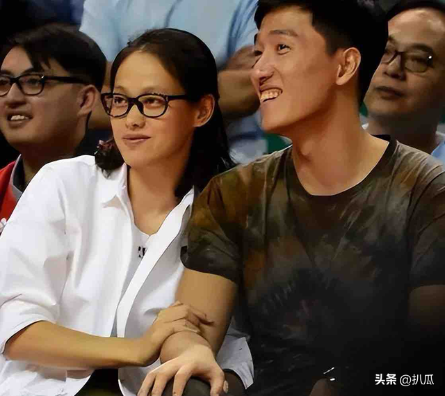 42岁刘翔近况曝光，长期在国外旅游，靠终身合同吸金，远离喷子！