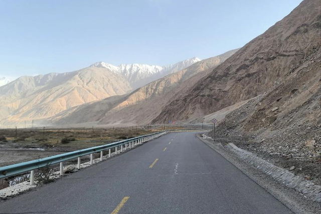 中国最长的公路	，全长超1万公里，它到底长啥样？自驾党必看