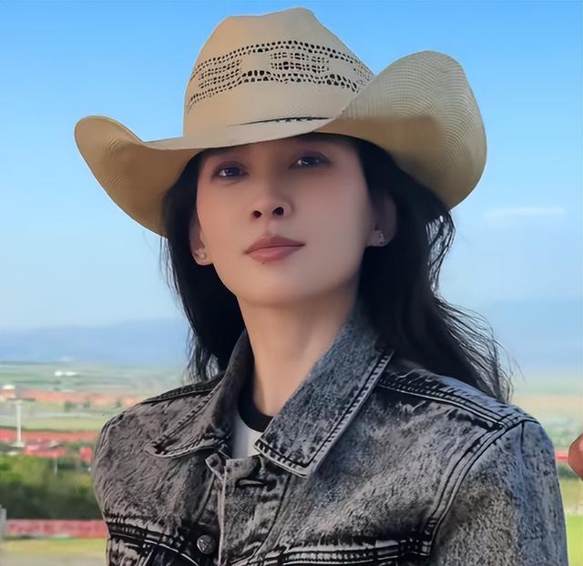 间隔不到2小时	，章子怡、汪峰先后发文，网友：终究是森林北输了