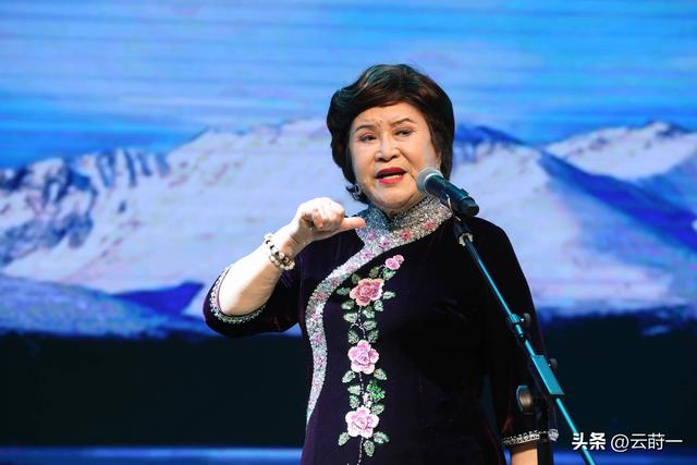 81岁刘兰芳现状曝光：住北京破旧楼房商演不敢停，爱子前年去世
