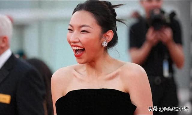 官媒发声了！中戏辟谣后	，闫学晶儿子再被举报，造假只是冰山一角