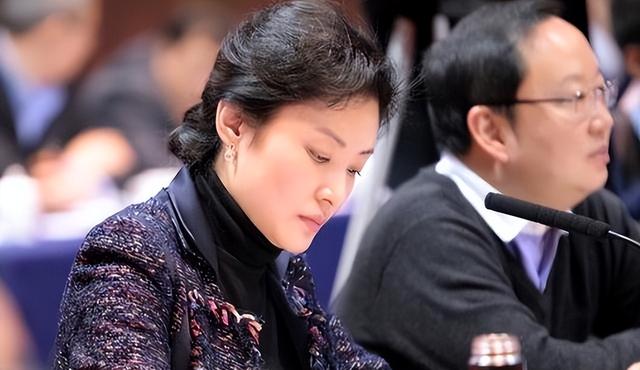 周涛：一婚嫁才子，二婚嫁富豪，53岁又换工作，她哪来的底气？