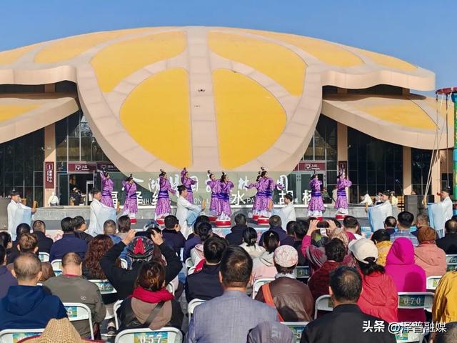 泽普县举办“千年丝路·中国传统旗袍遇见艾德莱斯”新品首发暨休闲骑行活动启动仪式