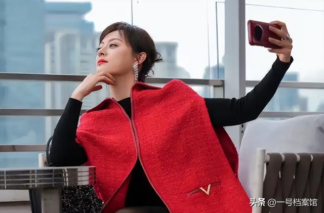 不装了！央视公开“点名”孙俪，原来张艺谋一个字都没说错