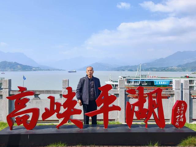 文/任天义：乙巳秋三峡纪行：江峡雄关藏古韵，高坝横空壮国魂