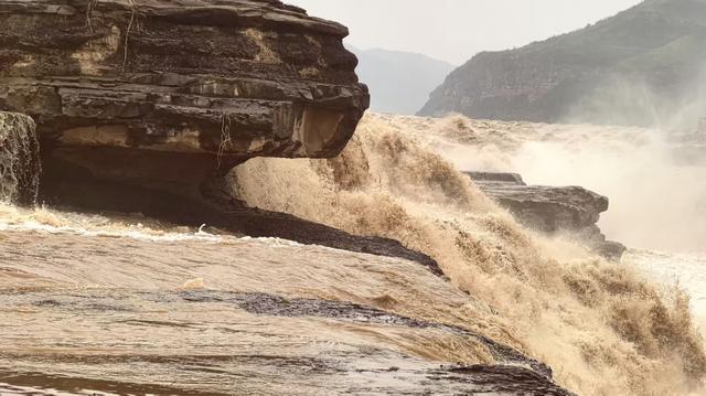 “黄河怒吼 薪火征程”第三届红色文化旅游发展交流主题在壶口举行