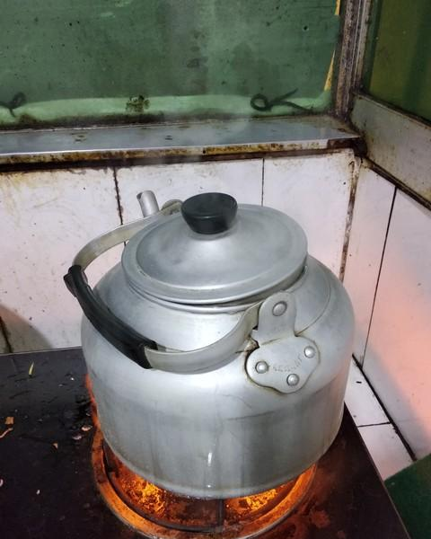 喝茶、酗酒和抽烟是父亲生命的三部曲，却是我一辈子深恶痛绝的事