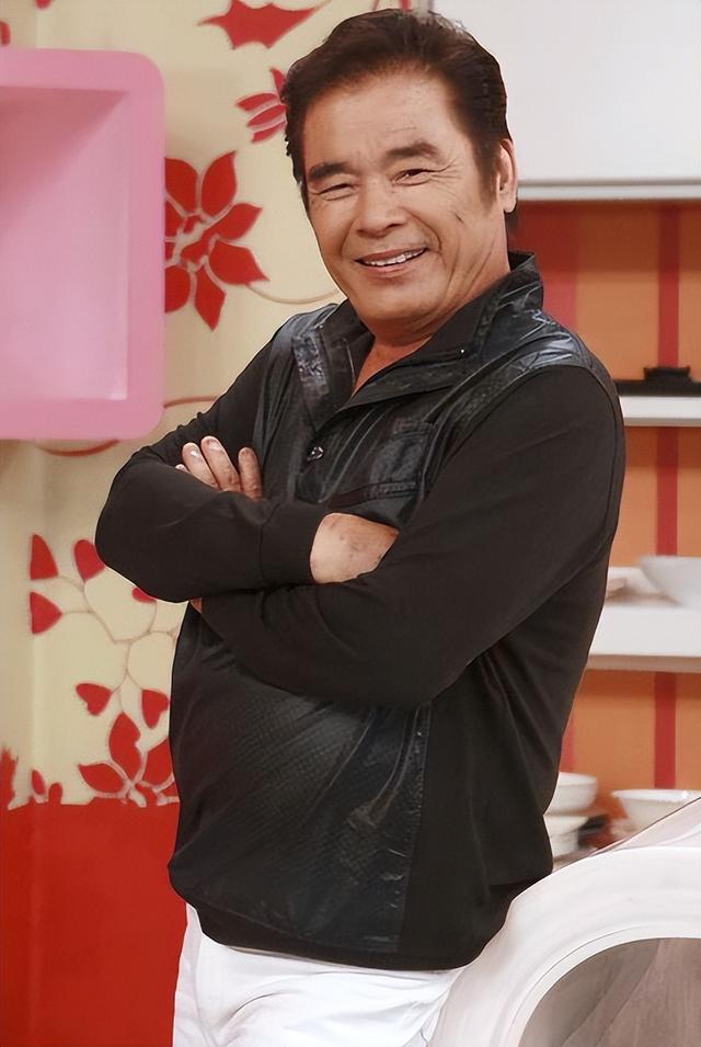 他和6个老婆共处一室，每人每月7万零花钱，71岁又娶小20岁妻子