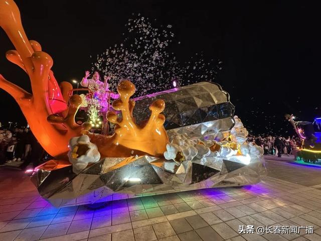 国潮花车巡游： 流动舞台演绎城市故事