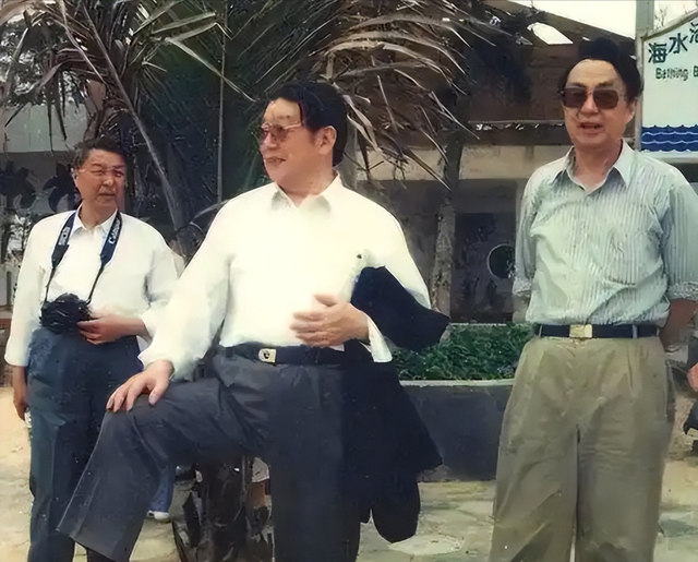 他曾是胡书记的得助手，担任过贵州省委书记，临终请求葬回故乡