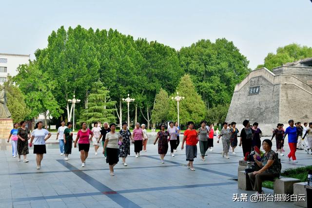 立秋之约：达活泉公园的诗意画卷（图）