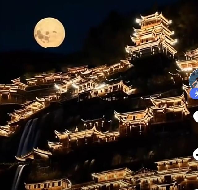 望仙谷木屋半夜着火，网络热议位置标注成东京，真相藏哪些细节？