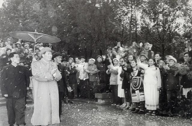 改开四十余年，全国上下再度彻底认清，毛主席之伟大震撼人心！