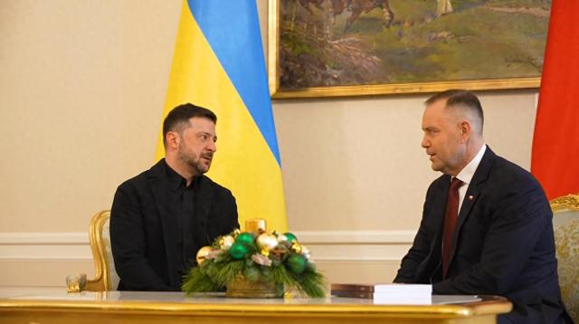 乌克兰讨援被波兰翻旧账，民族认同遭质疑，泽连斯基现场尴尬收书