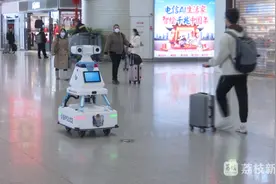 新春走基层：守护春运安全 警务机器人"小安"上岗了！图片