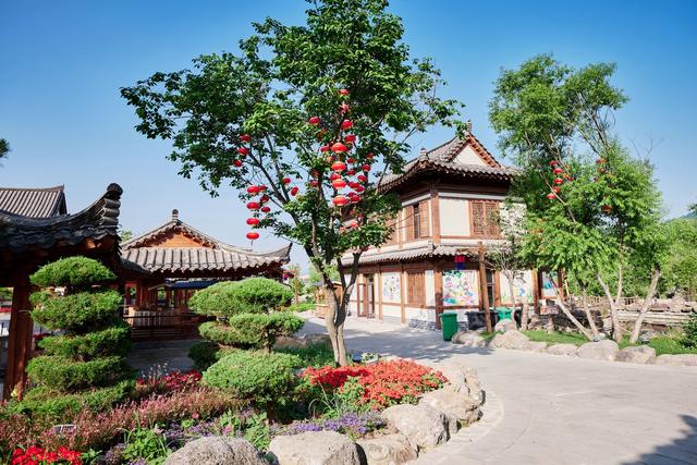 吉林白山千年崖城风景区，建筑充满朝鲜民俗风，让人一秒穿越千年
