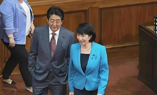 中方发出战争警告后	，高市被要求道歉并辞职，日高官急忙访华求情