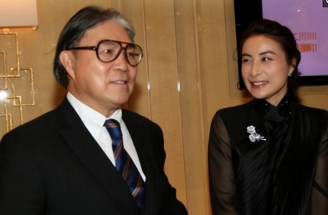 霍震霆没想到，自己千辛万苦给霍启刚找的媳妇，竟狠狠“拿捏”他